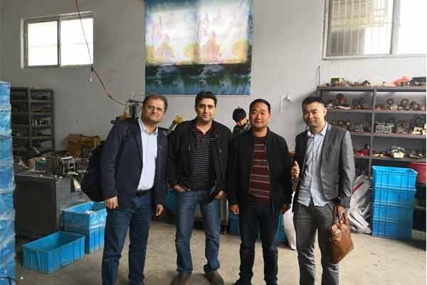 Kunde aus dem Iran, die Interesse haben, Eraser Making Machine zu kaufen