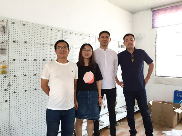 Kazakhstan Customers Came To Order Candid Clip Production Line